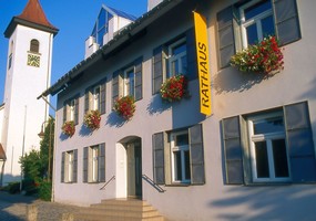 Rathaus mit Kirchturm